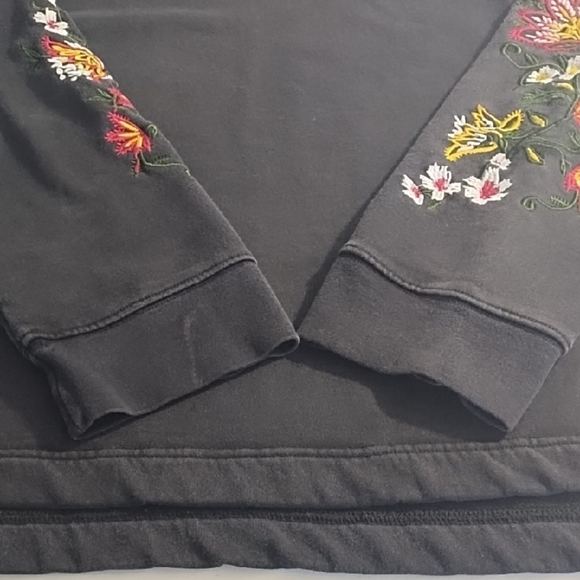 Soft Thick French Terry Black Embroidered Sleeves Sweatshirt Open Bottom - Picture 6 of 15